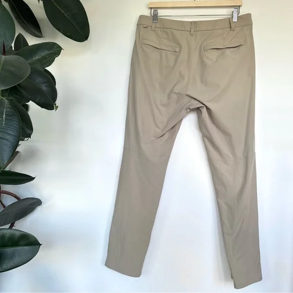 Lululemon Commission Pant Classic *Warpstreme 32"
Tofino Sand - Picture 12 of 13